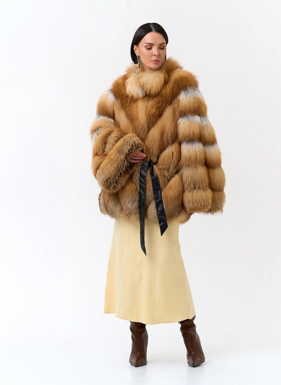 Шуба из меха рыжей лисы фото