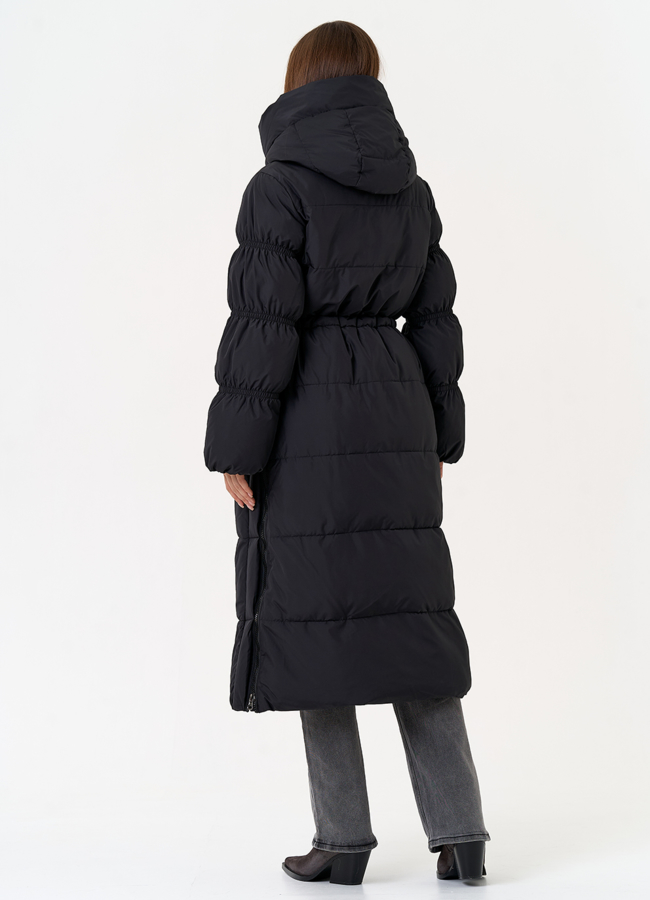 фото Женский пуховик черного цвета с капюшоном модель № 31581