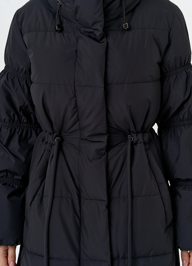 Женский пуховик черного цвета с капюшоном модель № 31581 универмаг малина