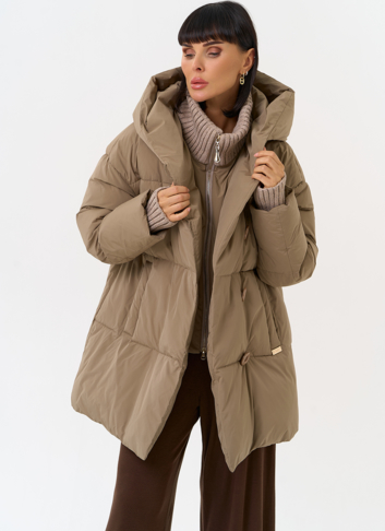 Женский пуховик с акцентными пуговицами