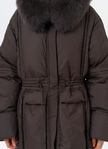 Женский пуховик с капюшоном из меха песца