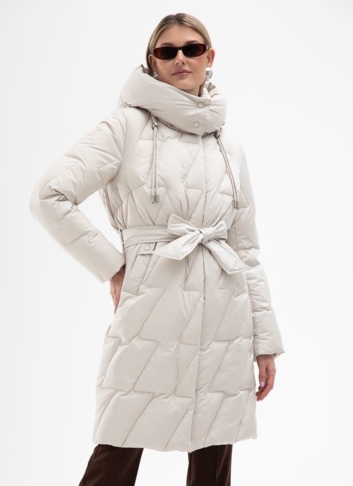 Женский светлый пуховик с поясом