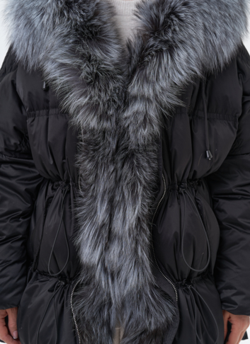 Пуховик с отделкой из меха чернобурки