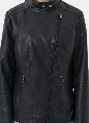 Куртка женская из эко кожи черного цвета