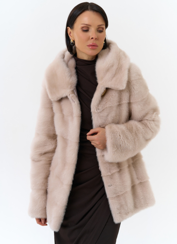 Шуба бежевого цвета из меха норки