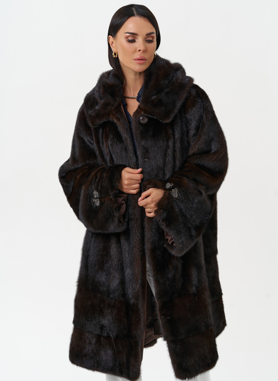 Женская шуба из меха норки с капюшоном 