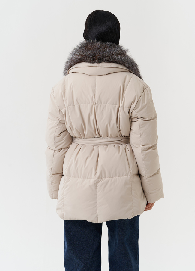 Женский пуховик с мехом чернобурки модель № 28571 универмаг малина