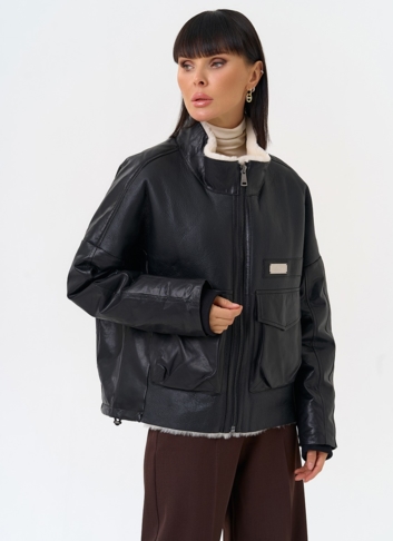 Женский пуховик из натуральной кожи с отделкой из овчины